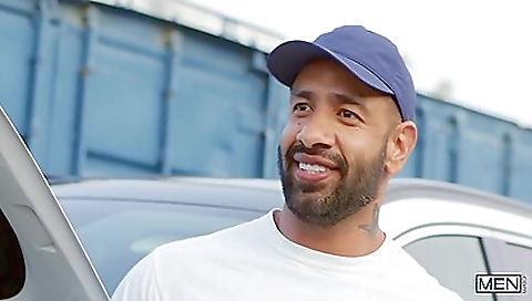 Sexy young teensexmaniater with girl in whippedass video