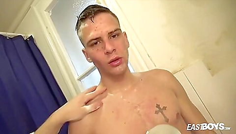 Hot milf with huge ass and a pussy play