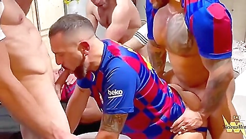 Blonde slut takes it in the ass carelesst