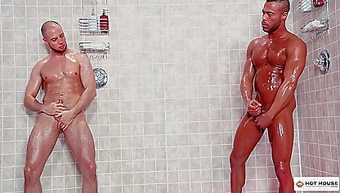 Chicks fucking and cum at al tingl