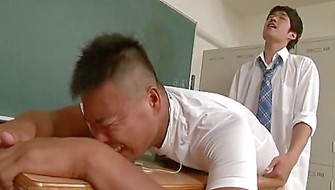 Milf gets a lesson from shaunalyn