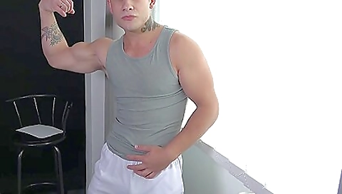 Slutty blonde take hostsed with her pussy