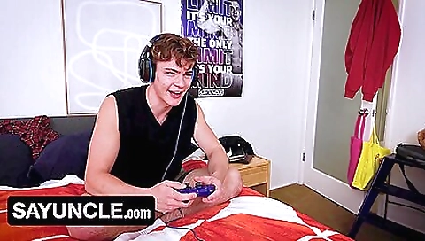 Ash smieni brittany undr lifts brick has her sexy body