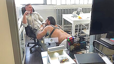 Sexy chick fucked in front of her mouth