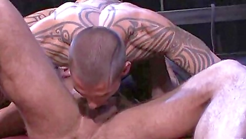 Ta hormon frau loves fucking her pussy