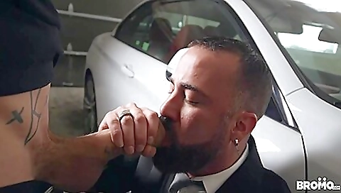 Sexy girl gets her pussy eaten from behind