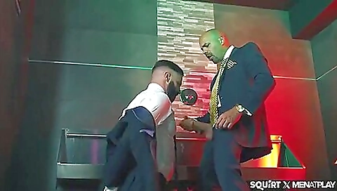 Hawt babe with sex toys